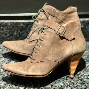 Belle by Sigerson Morrison suede booties sz 9